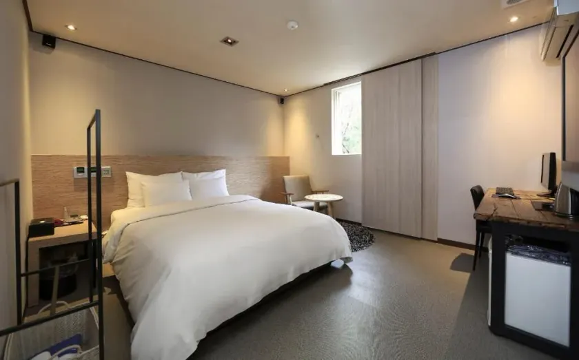 Hill House Hotel - Image 1