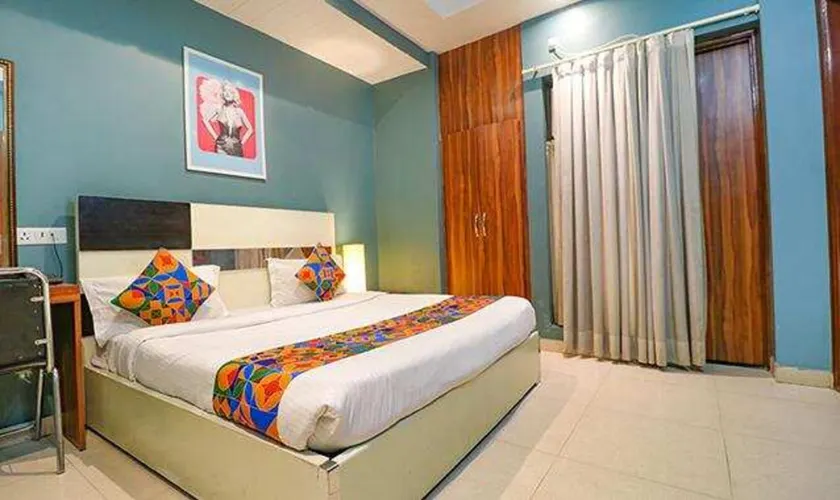 Fabhotel Maxx Inn - Image 1
