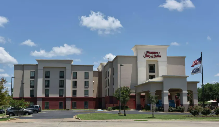 Hampton Inn & Suites Alexandria - Image 1
