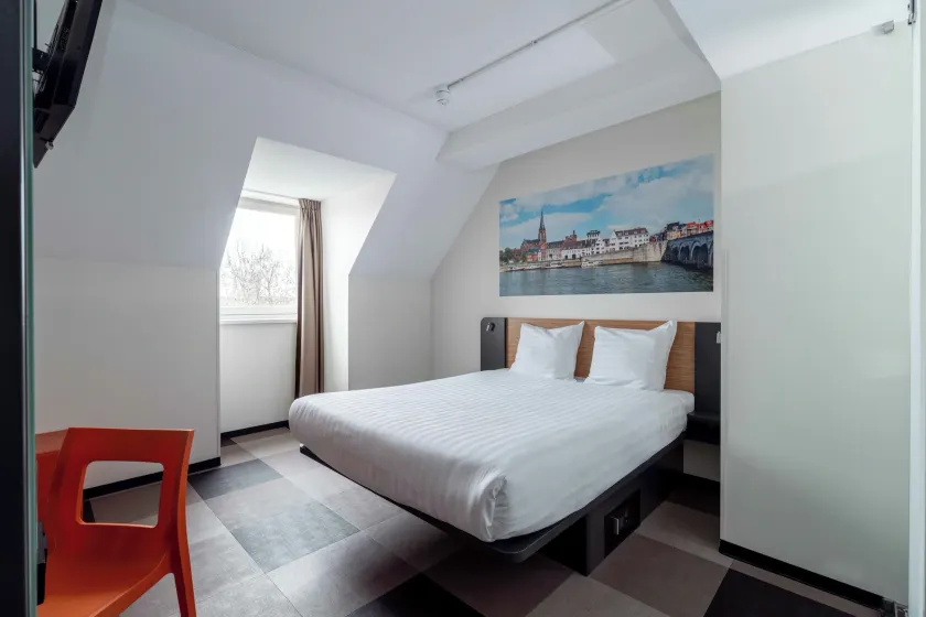 easyHotel Maastricht City Centre - Image 1