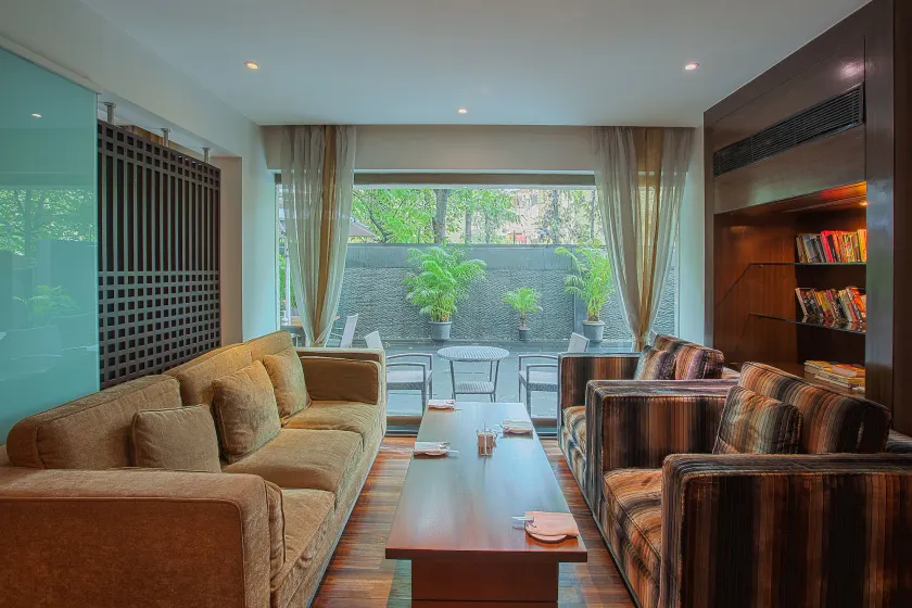 Oakwood Residence Naylor Road Pune - Lobby sitting area
