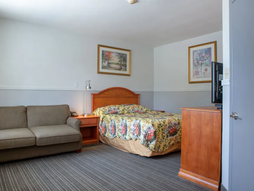 Hotel Richmond Hill ON North - Image 1