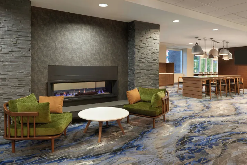 Fairfield Inn & Suites by Marriott Calgary Downtown - Image 1