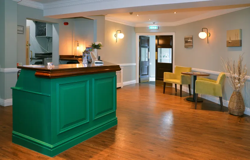 Kingscliff, Holland on Sea - Reception