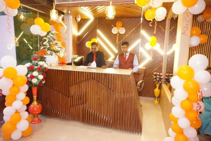 Hotel Mayra Grand - Image 1