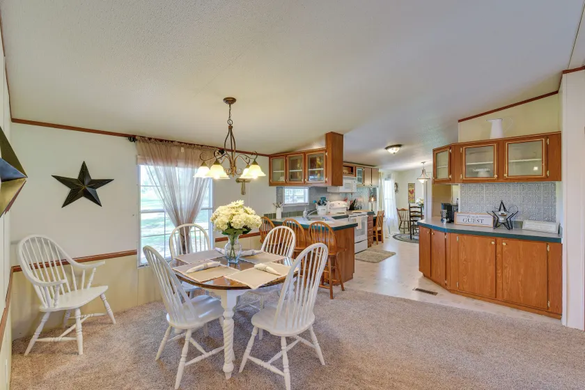 Sunny Florida Escape w/ Screened-in Patio & Grill! - Image 1