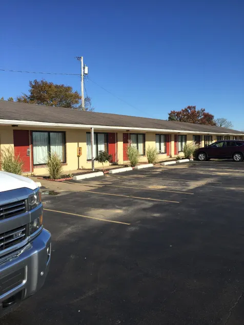 Town and Country Motel - Image 1