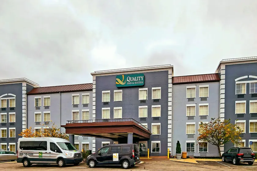 Quality Inn & Suites CVG Airport - Image 1