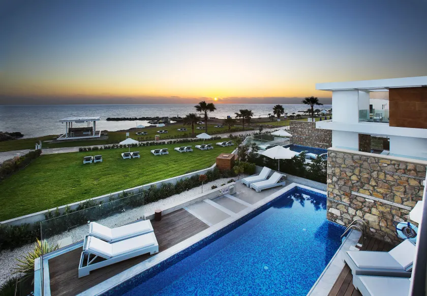 Paradise Cove Luxurious Beach Villas - Image 1