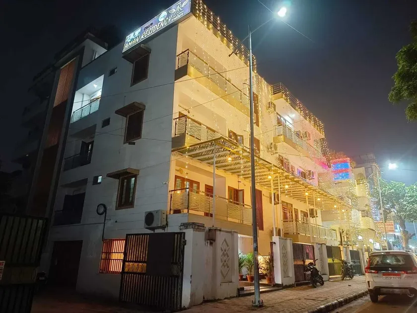 Hotel Aman Residency - Image 1