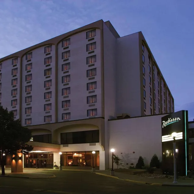 Radisson Hotel Bismarck - Image 1