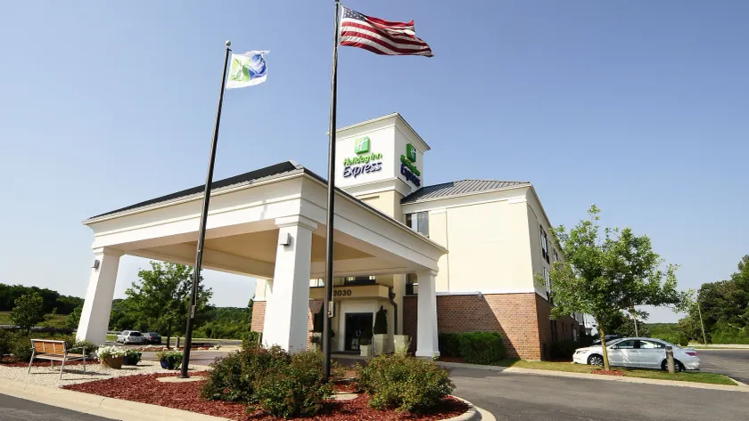 Holiday Inn Express - Delafield by IHG - Image 1