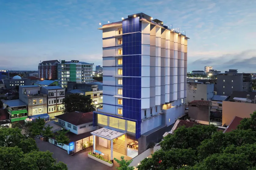 Aston Inn Pantai Losari Makassar - Image 1