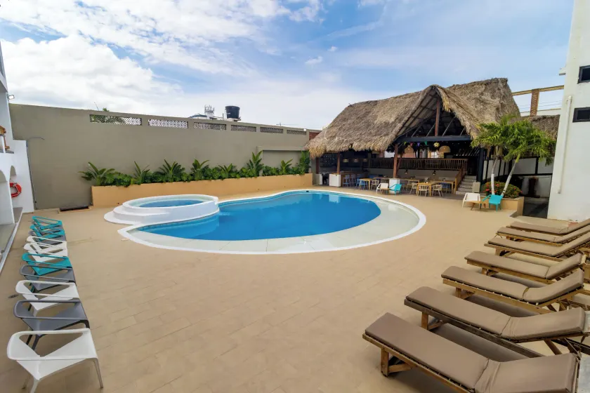 Hotel Sansiraka Suites By GEH Suites - Image 1
