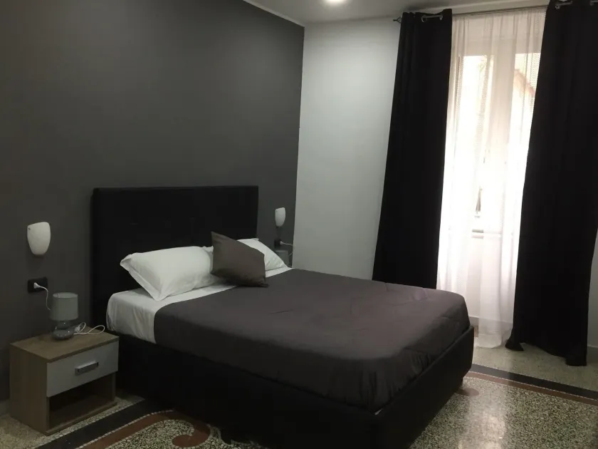 MB95 - Mezzocannone Luxurious Bed&Breakfast - Image 1