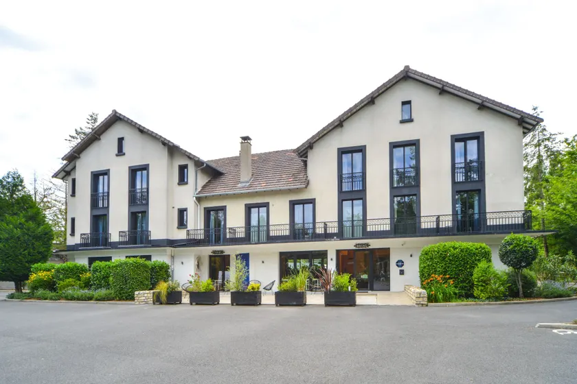 Logis - Hotel et Restaurant La Mire - Image 1