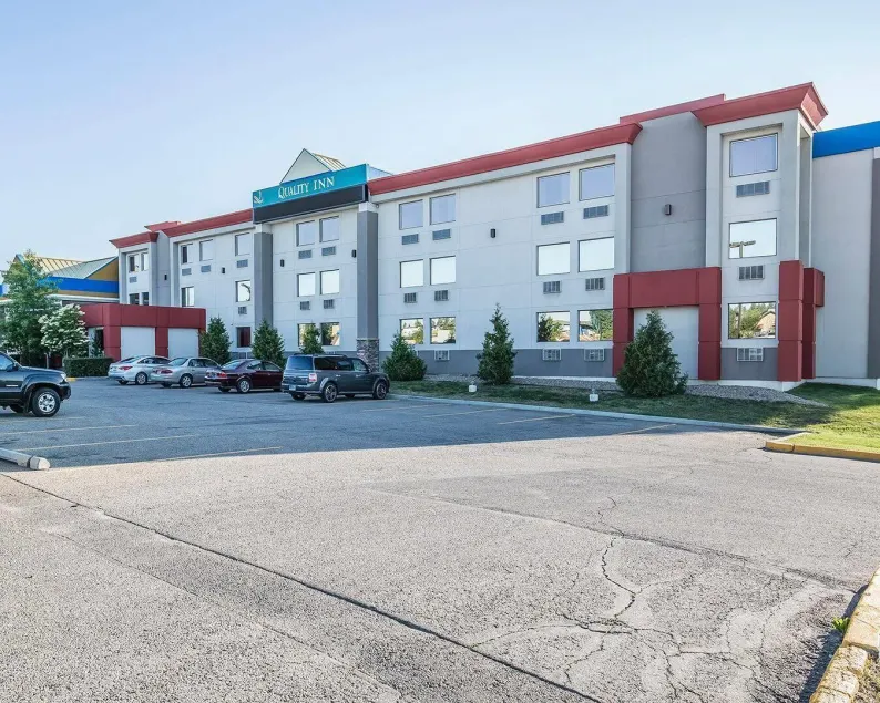 Quality Inn & Conference Centre Red Deer - 50th Avenue - Image 1
