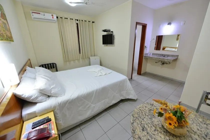 Vinds Plaza Hotel - Image 1