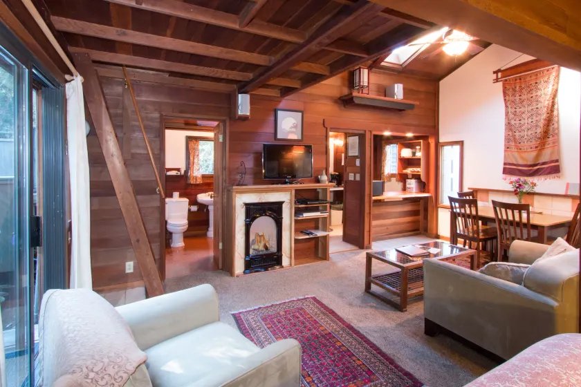 Redwood Cottage-Pet Friendly - Image 1