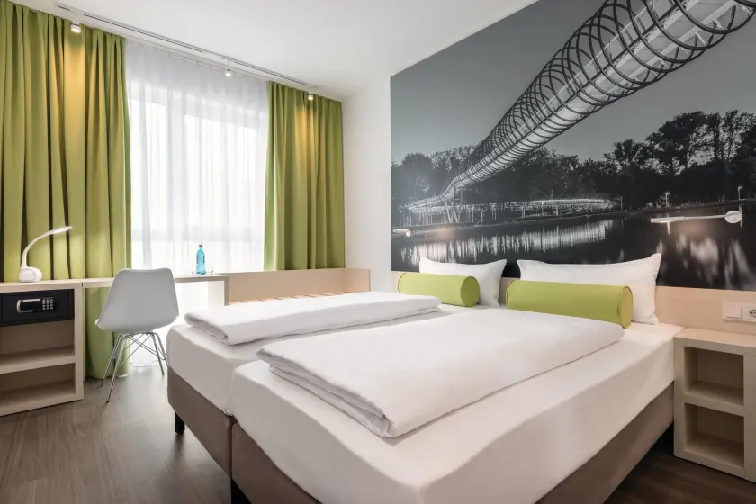 Super 8 by Wyndham Oberhausen am Centro - Image 1