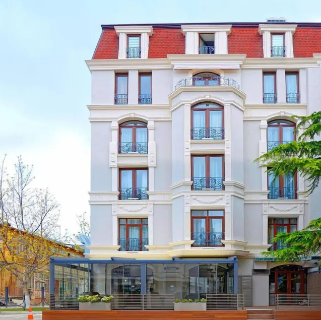 City Avenue Hotel - Image 1