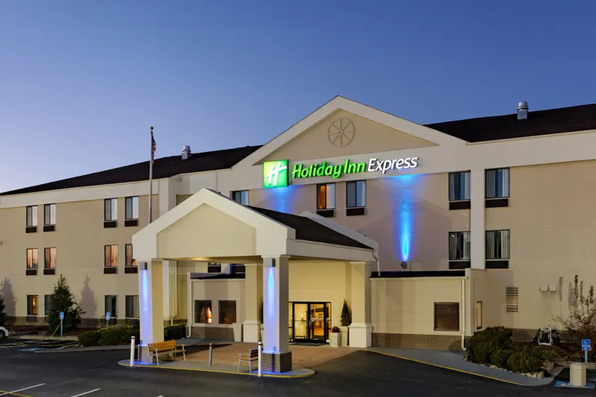 Holiday Inn Express Metropolis by IHG - Image 1