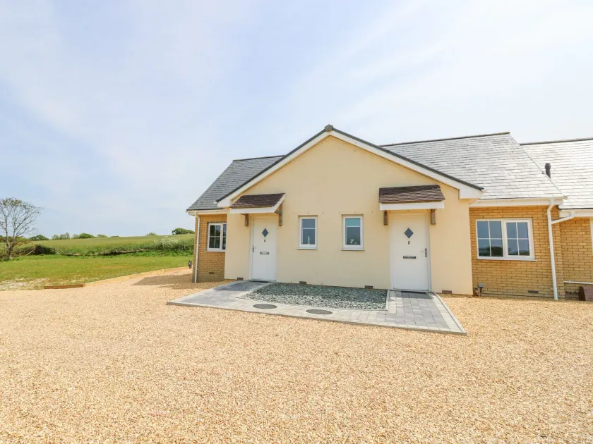 5 Yarmouth Cottages - Image 1