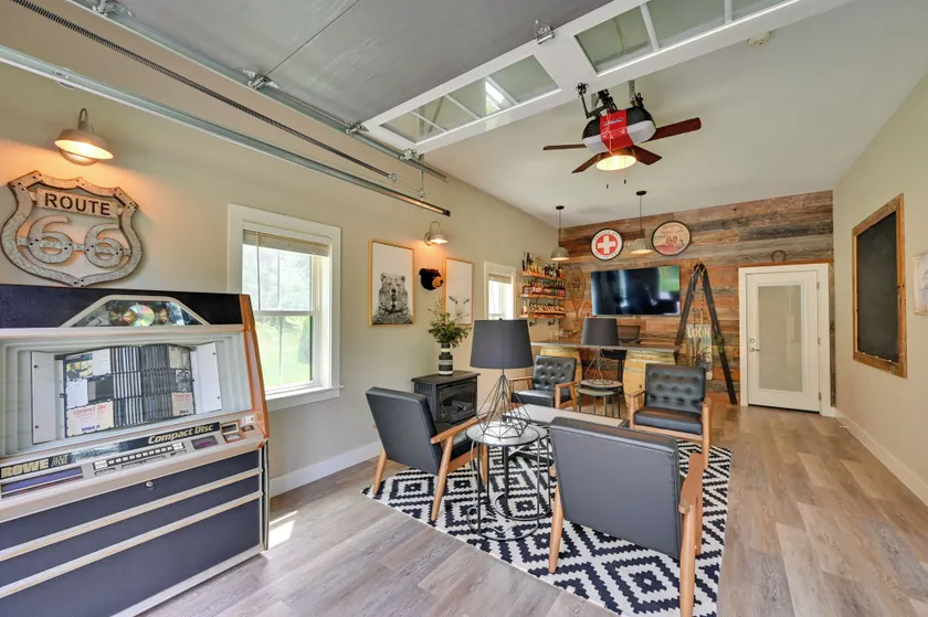 The Nest Luxury Retreat Steps from Owl's Nest - Image 1