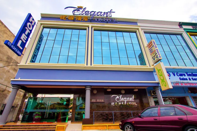 Elegant Hotel - Image 1