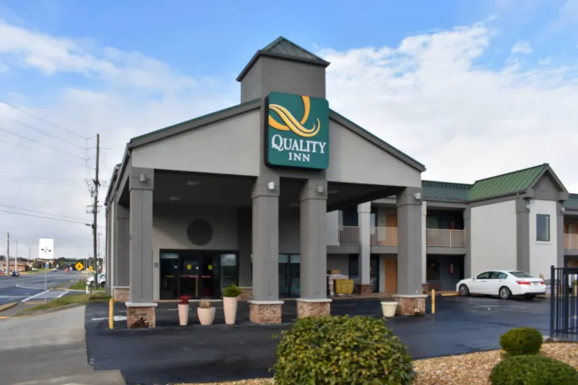Quality Inn Calhoun North I-75 - Image 1