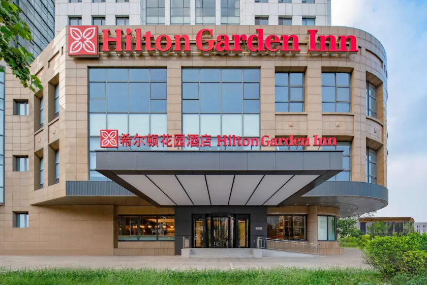Hilton Garden Inn Tianjin Railway Station - Image 1