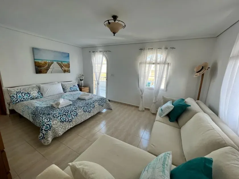 4 Bed 3 Bath Villa Sleeps 8, Pool Wifi Tv Close to Beach Restaurants and Shops - Image 1