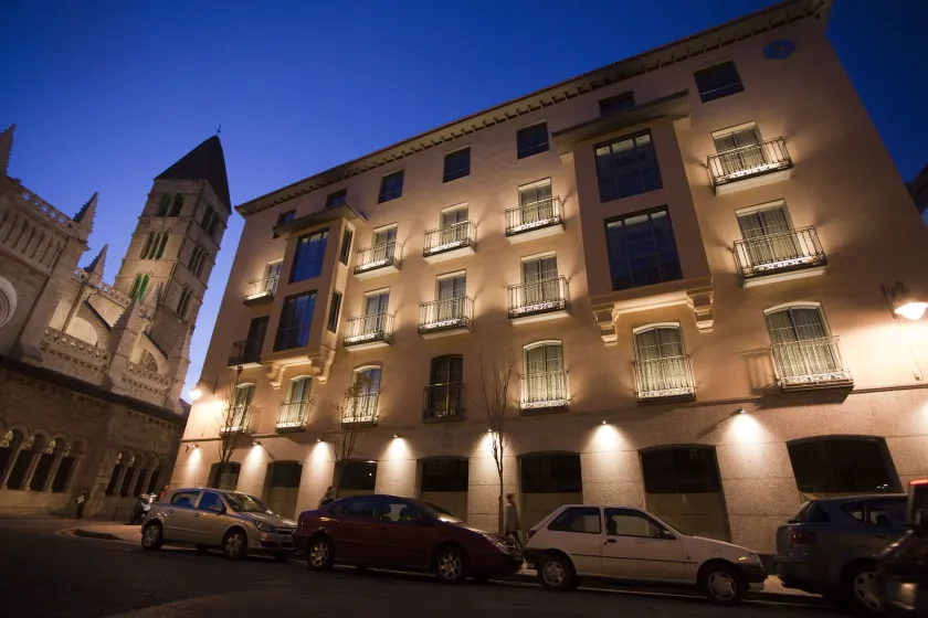 Nexus Valladolid Suites & Hotel - Image 1