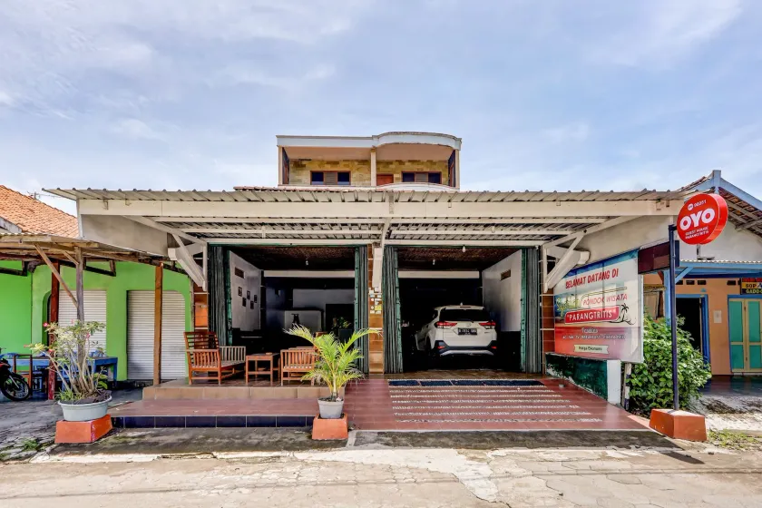 Hotel O Guest House Parangtritis - Image 1