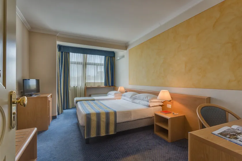 Hotel Continental Brescia - Image 1