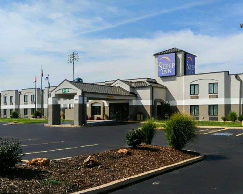 Sleep Inn South Joplin - Image 1