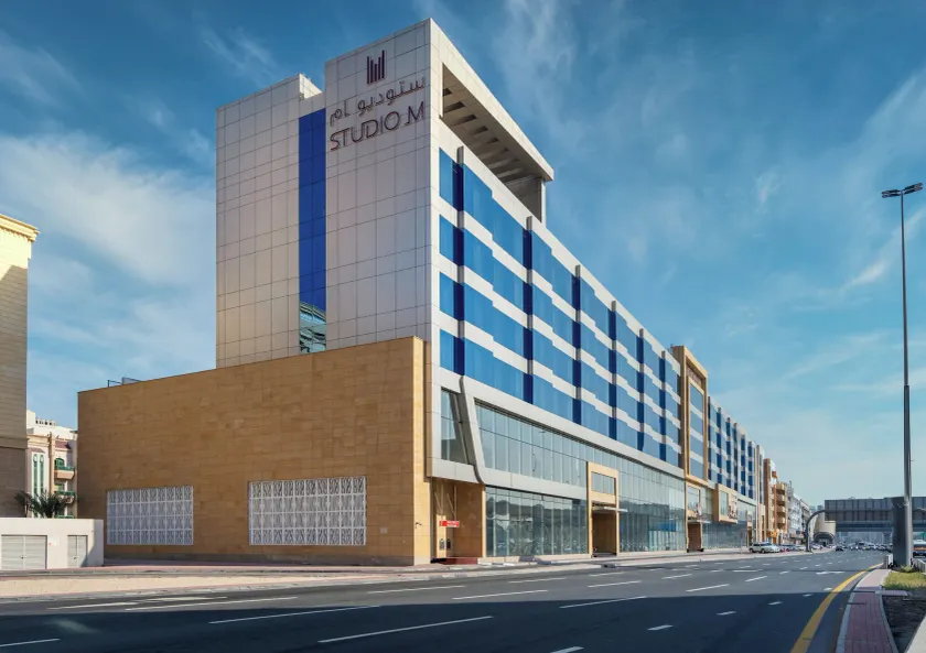 Studio M Arabian Plaza Hotel & Hotel Apartments - Image 1