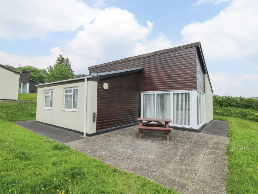 Harcombe House Bungalow 1 - Image 1
