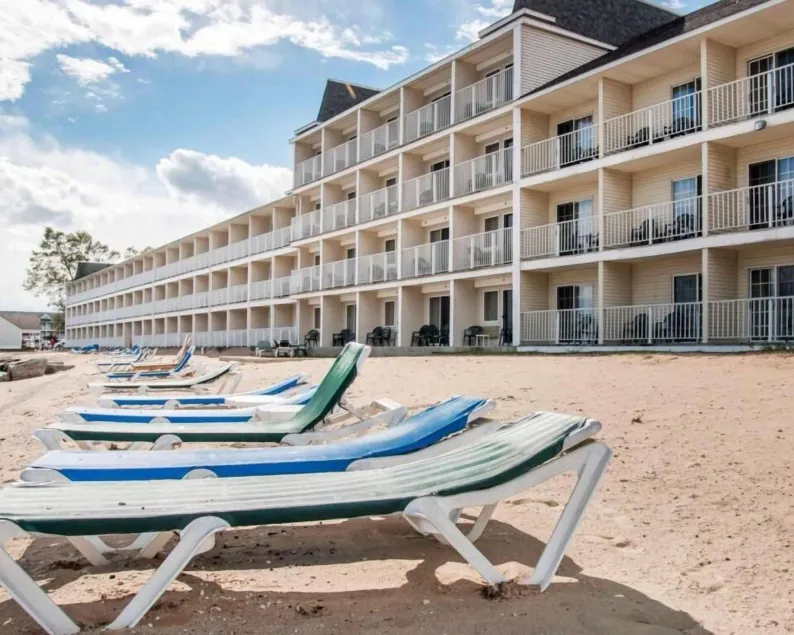 Canberra Premiere Comfort Hotel - Image 1