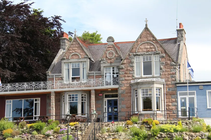Ravenswood Social Club - Image 1