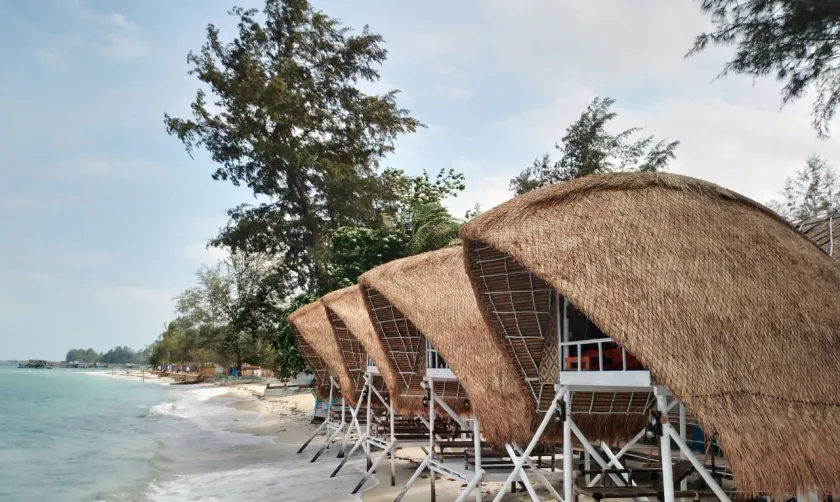 Madu Tiga Beach and Resort - Image 1