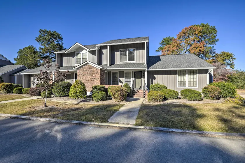 Modern Townhome w/ Deck & Golf Course Views! - Interior