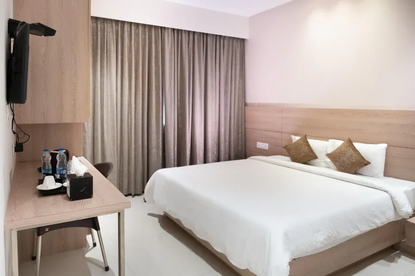 Hypons Hotel - Image 1