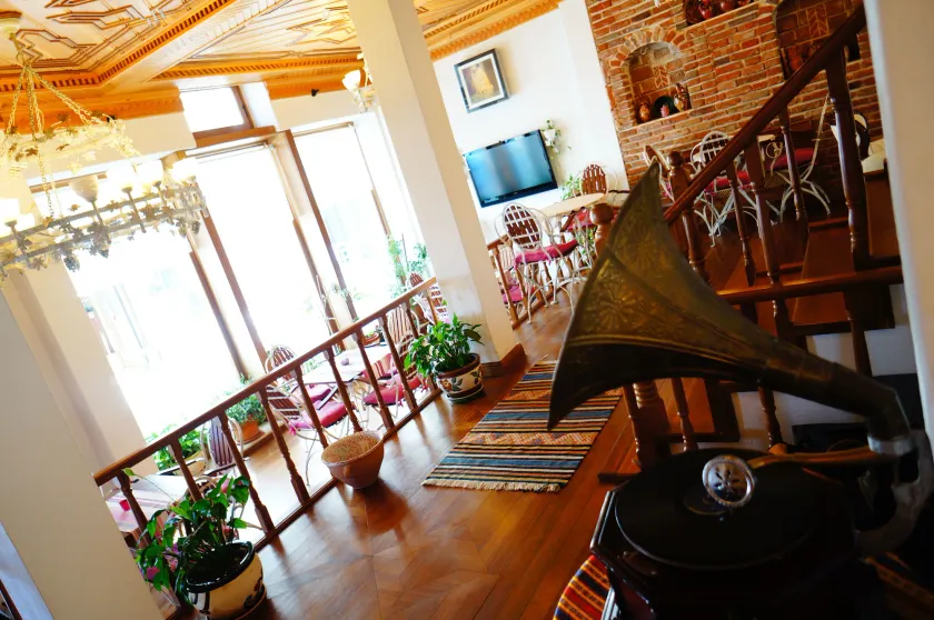 Hotel Des Etrangers - Special Category - Image 1