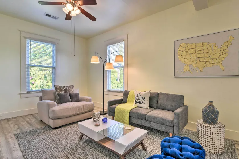 1/2 Mi to Beach & Seawall: Galveston Getaway! - Image 1
