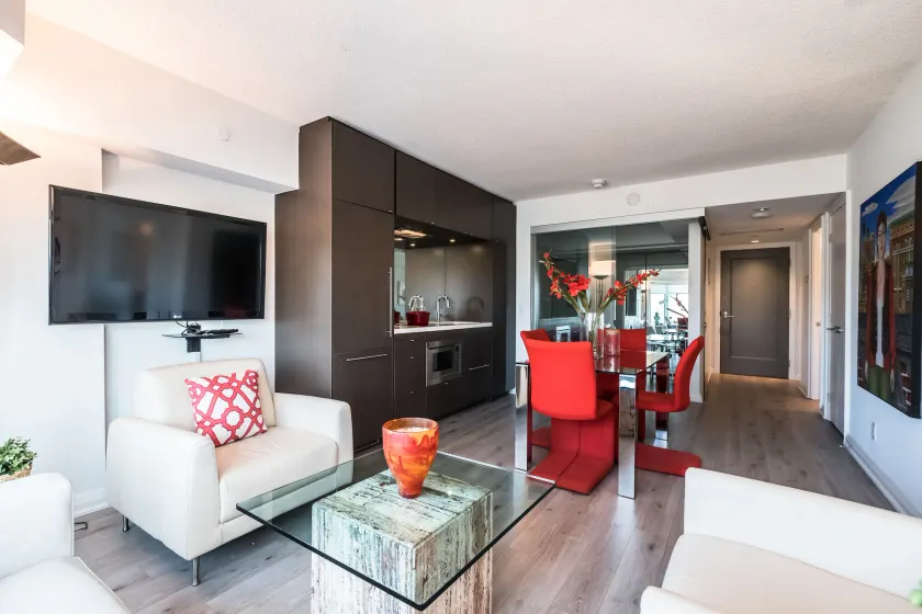 QuickStay - Luxury Executive in Yorkville (Yonge & Bloor) - Image 1