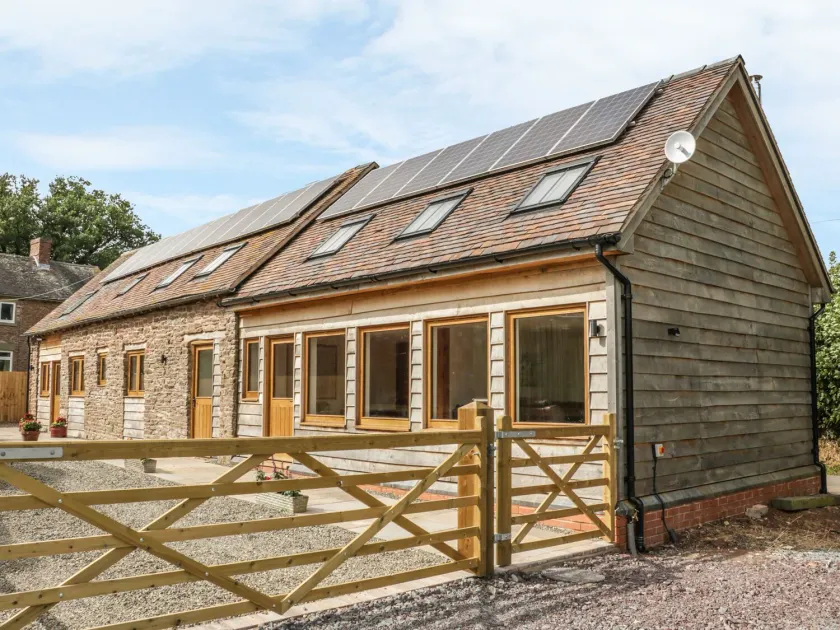 The Cow Byre, Heath Farm - Image 1