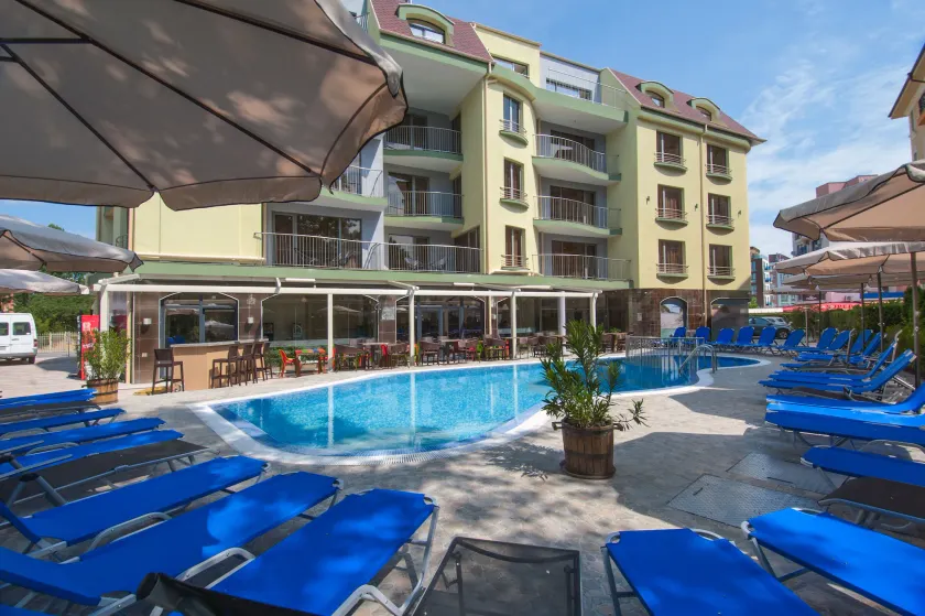 Mariner's Hotel - Self Catering - Adults Only - Image 1