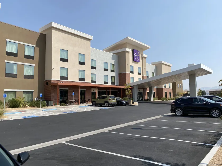 Sleep Inn & Suites Hurricane Zion Park Area - Image 1
