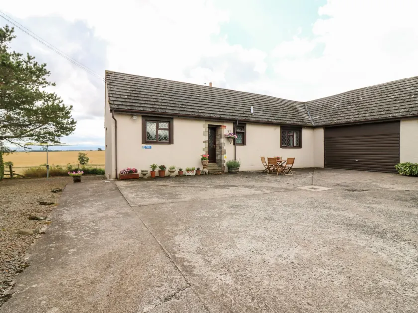 Courtyard Cottage - Image 1